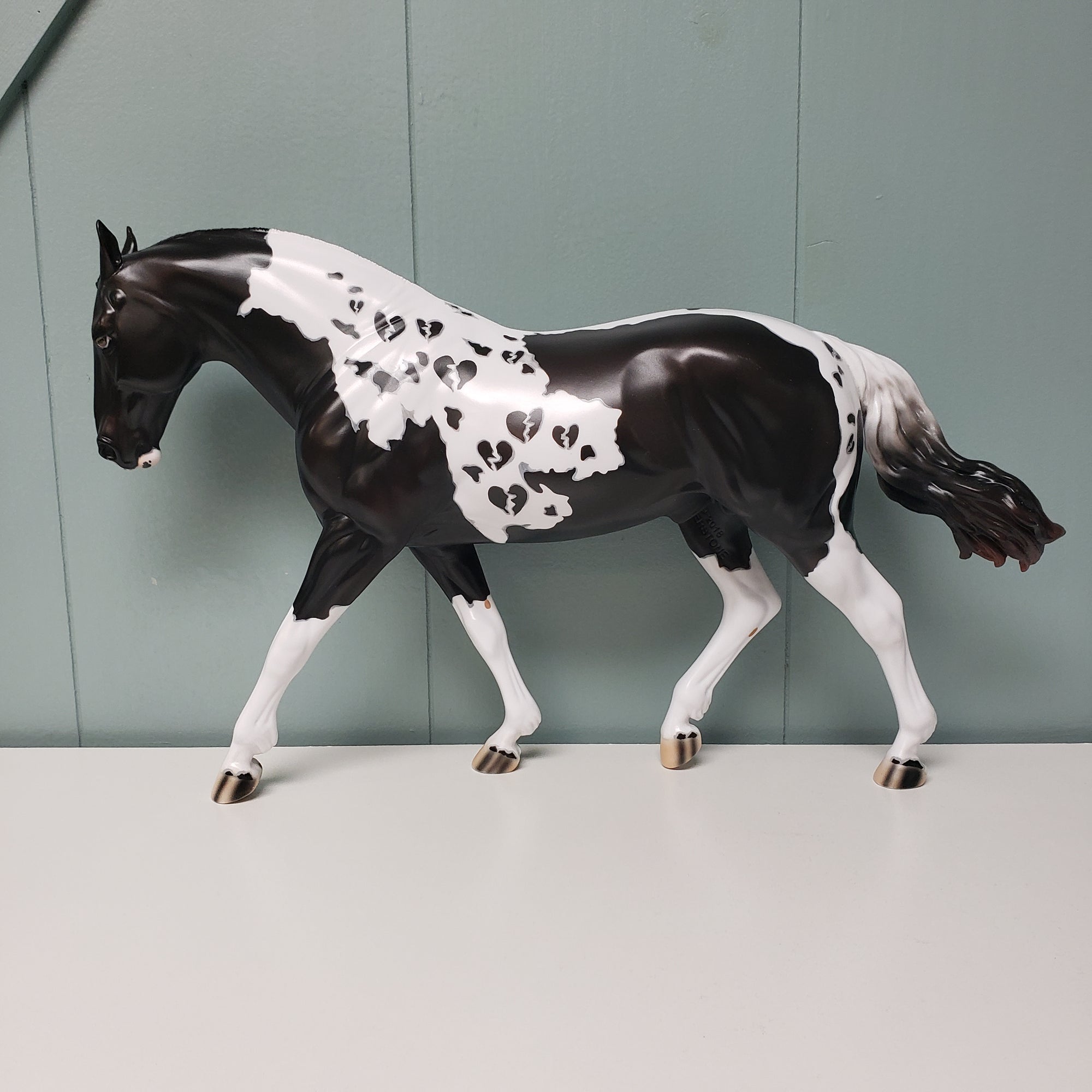 Valentino SAMPLE Custom Deco Broken Hearts Design Irish Draught By Ashley Palmer SS624