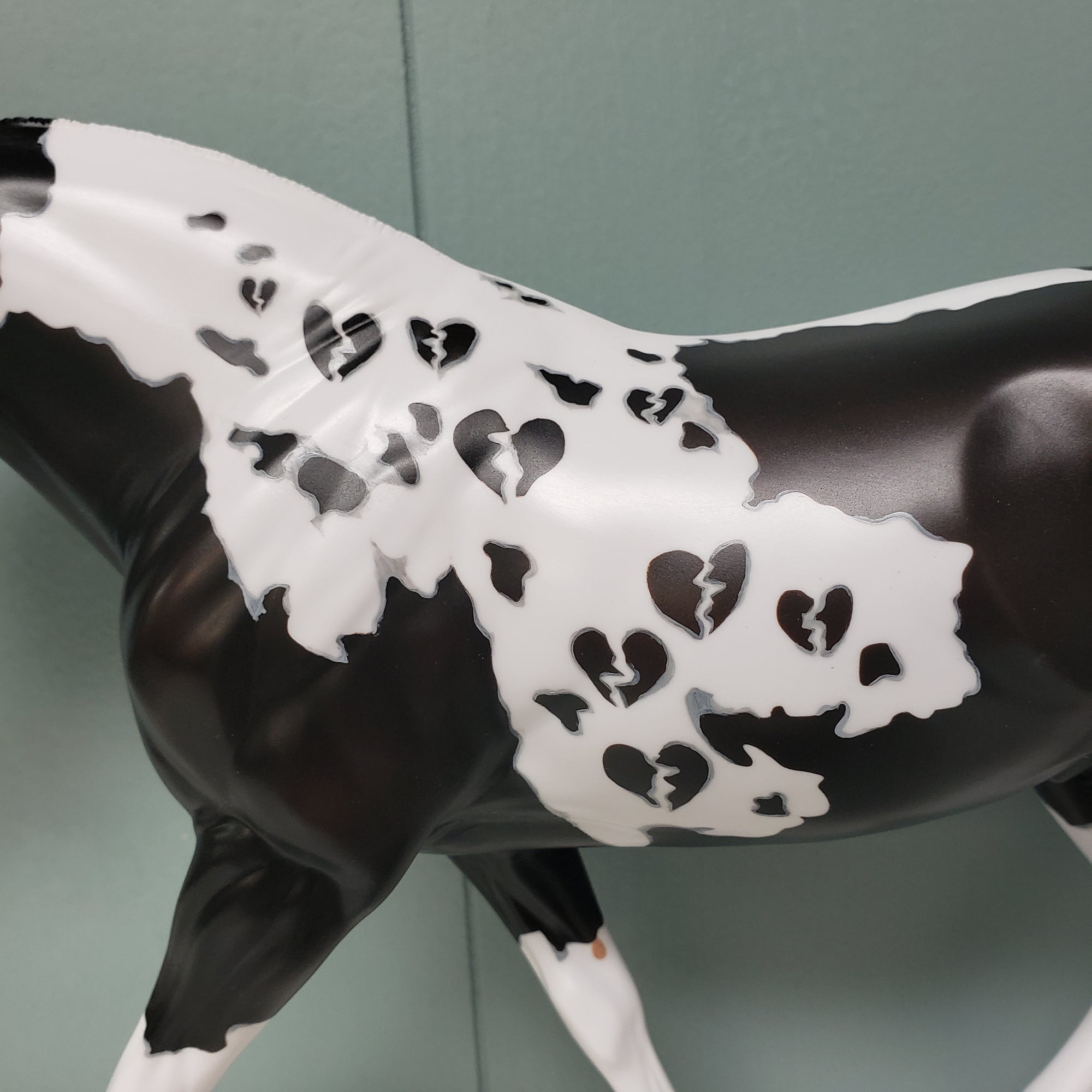 Valentino SAMPLE Custom Deco Broken Hearts Design Irish Draught By Ashley Palmer SS624