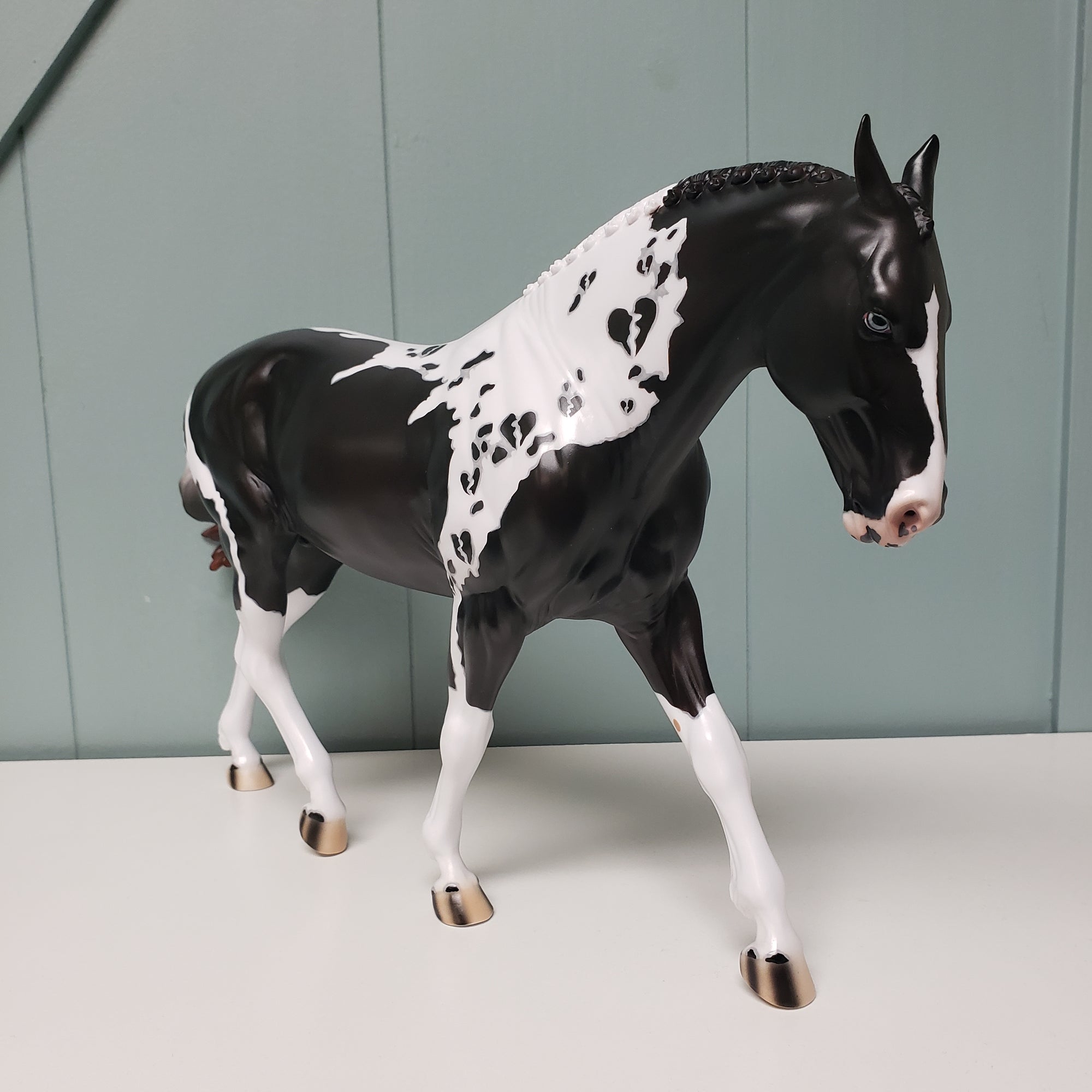 Valentino SAMPLE Custom Deco Broken Hearts Design Irish Draught By Ashley Palmer SS624