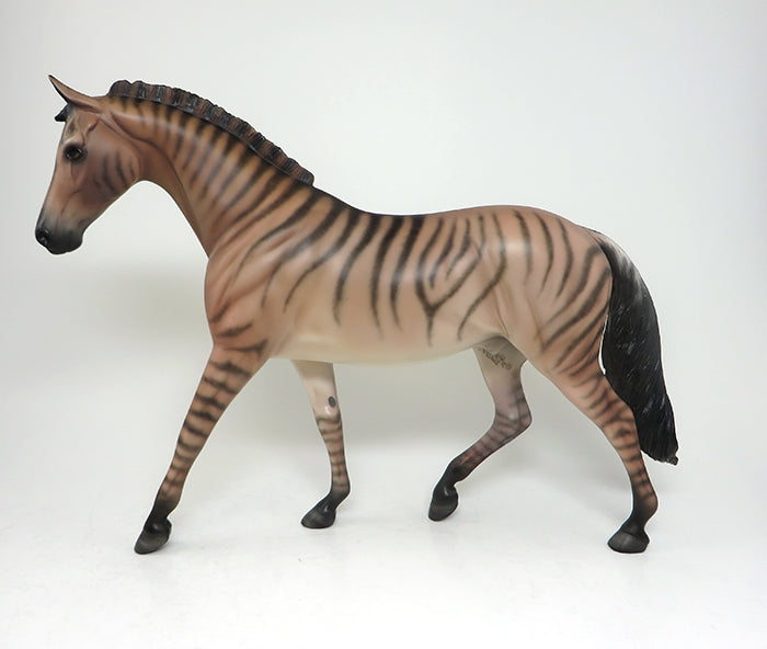SHERYL LEISURE RESIN MODEL HORSE