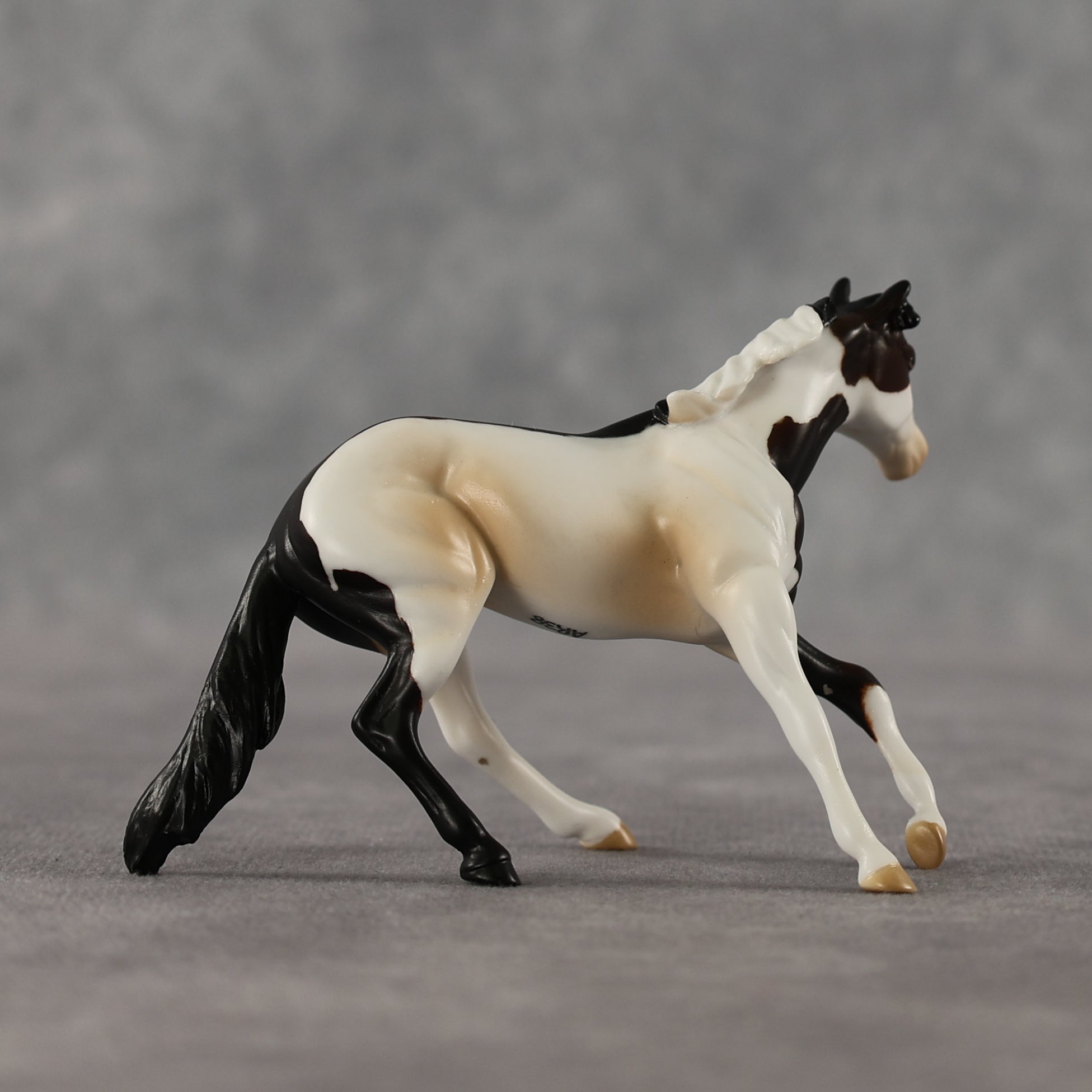 Agora LE-5 Chip Cutting Horse by Anna Rieck April $99 Chips