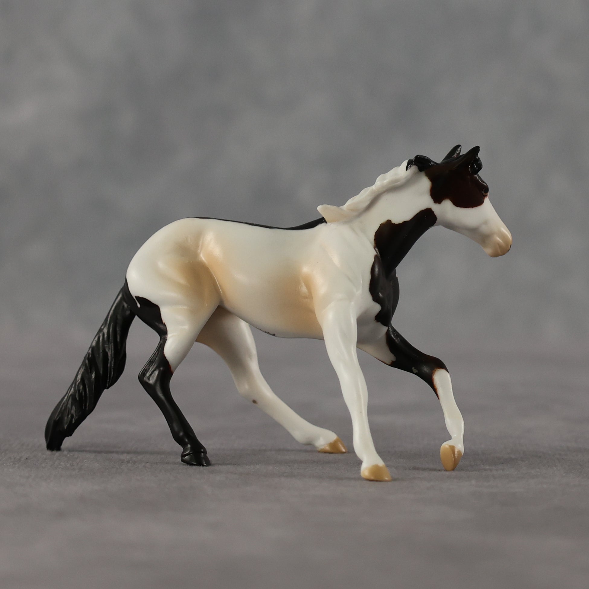 Agora LE-5 Chip Cutting Horse by Anna Rieck April $99 Chips