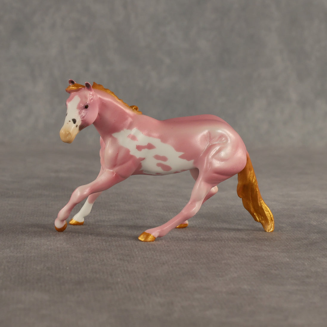 Glamazon OOAK Chip Cutting Horse by Dawn Quick SHCF26