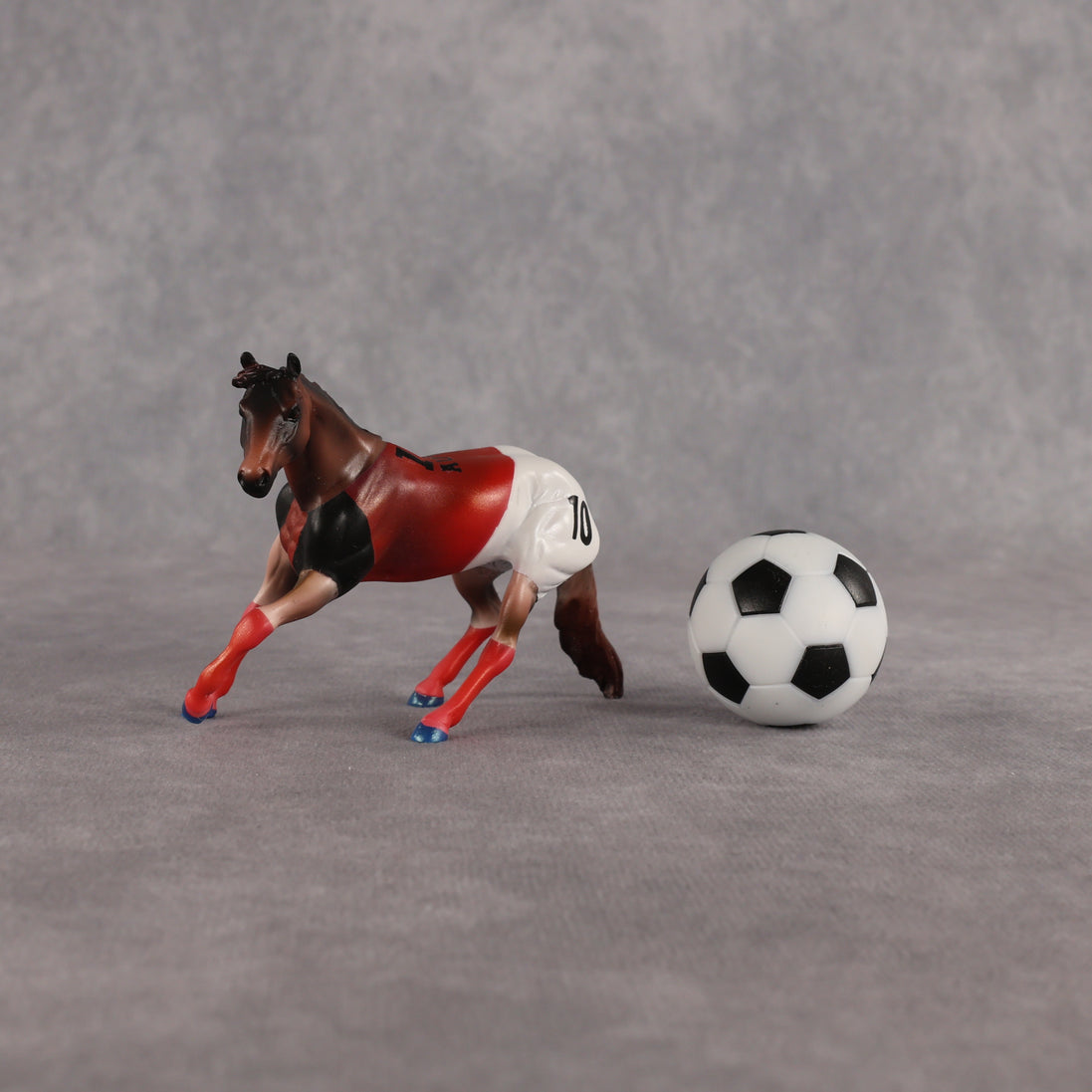 Austria OOAK Chip Cutting Horse by Enrique Duarte SCD26