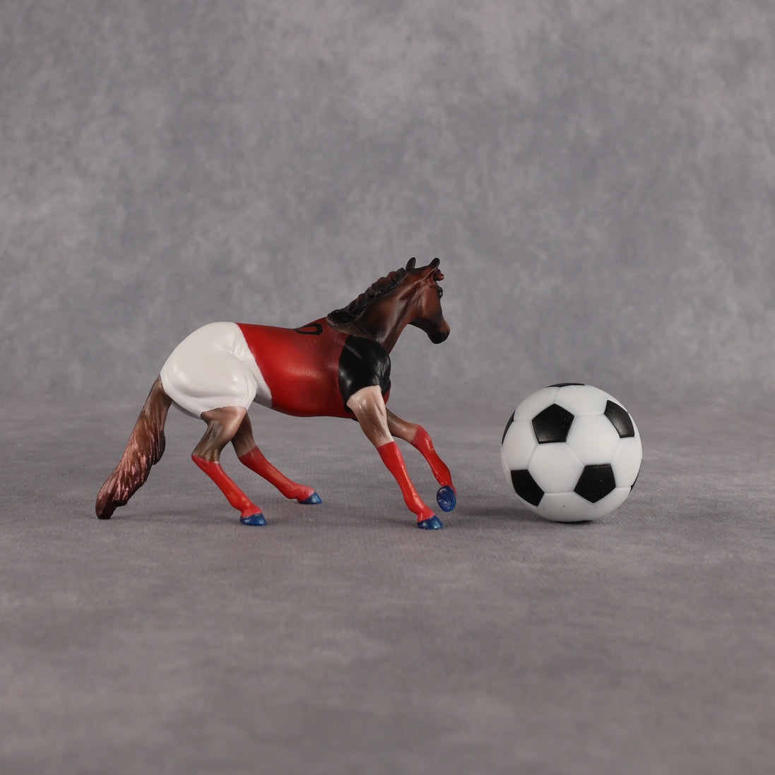 Austria OOAK Chip Cutting Horse by Enrique Duarte SCD26