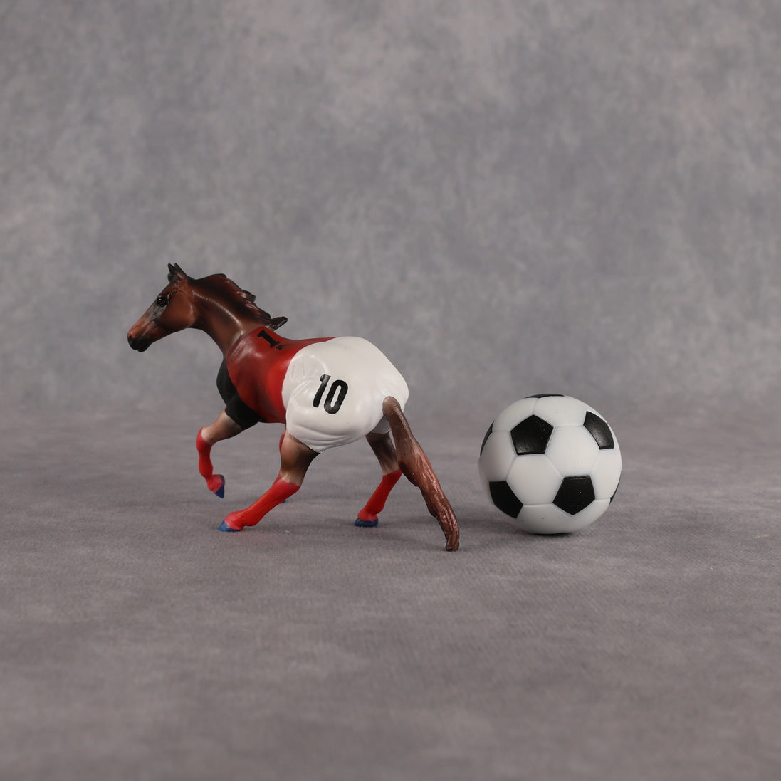 Austria OOAK Chip Cutting Horse by Enrique Duarte SCD26