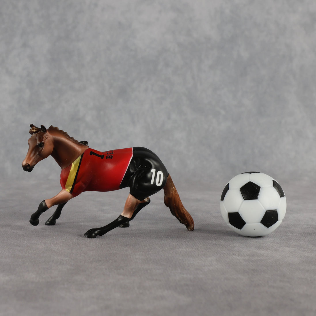 Belgium OOAK Chip Cutting Horse by Enrique Duarte SCD26