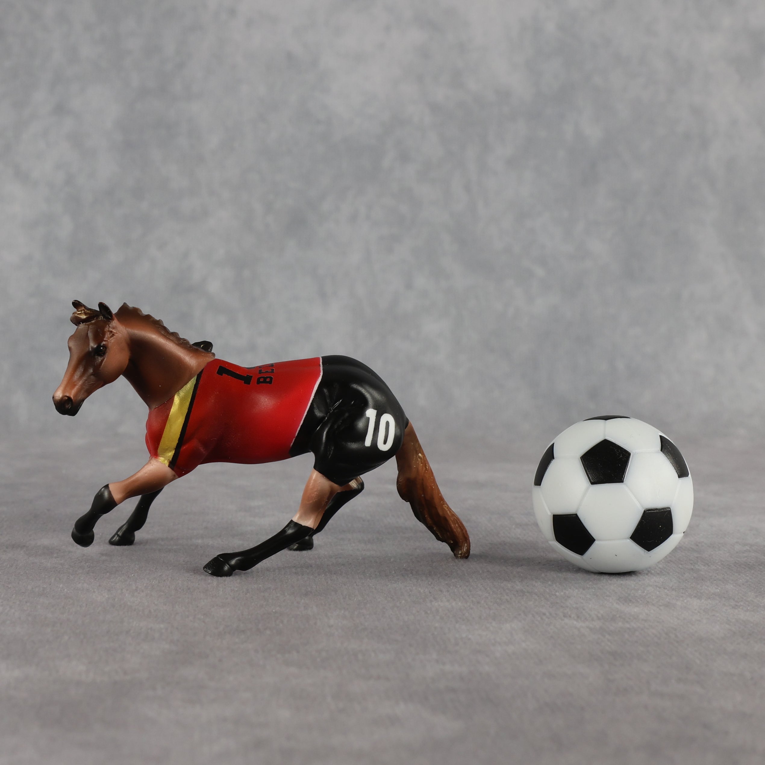 Belgium OOAK Chip Cutting Horse by Enrique Duarte SCD26