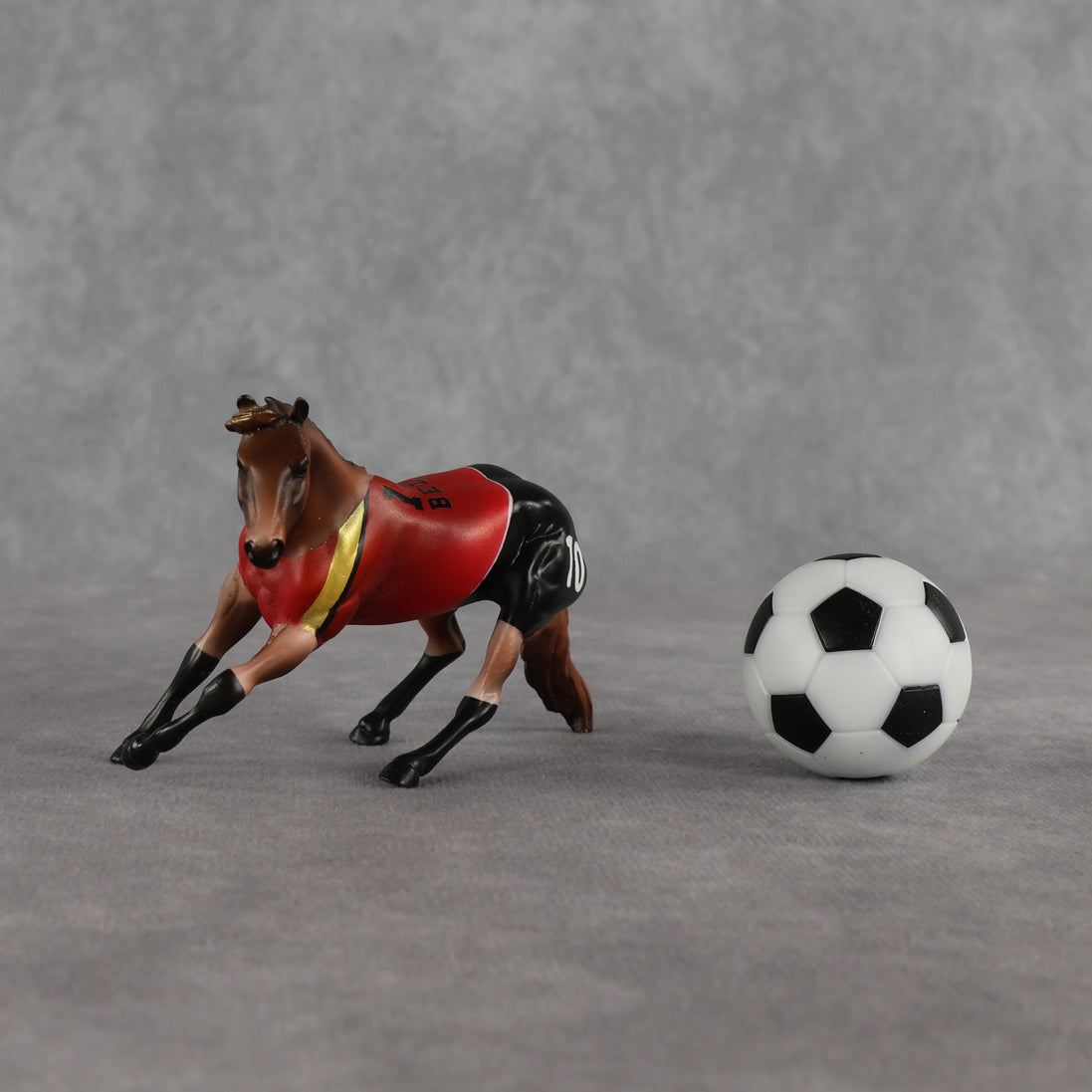 Belgium OOAK Chip Cutting Horse by Enrique Duarte SCD26