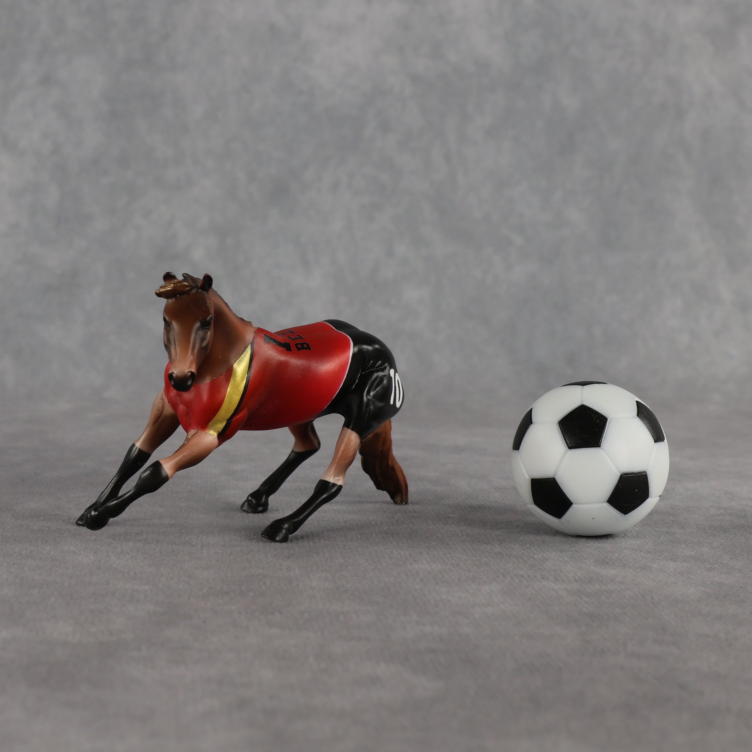 Belgium OOAK Chip Cutting Horse by Enrique Duarte SCD26