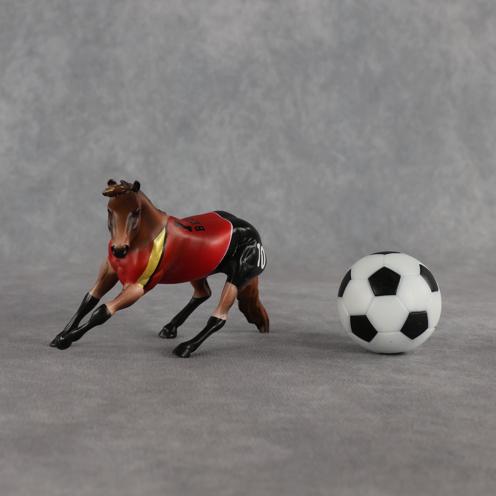 Belgium OOAK Chip Cutting Horse by Enrique Duarte SCD26