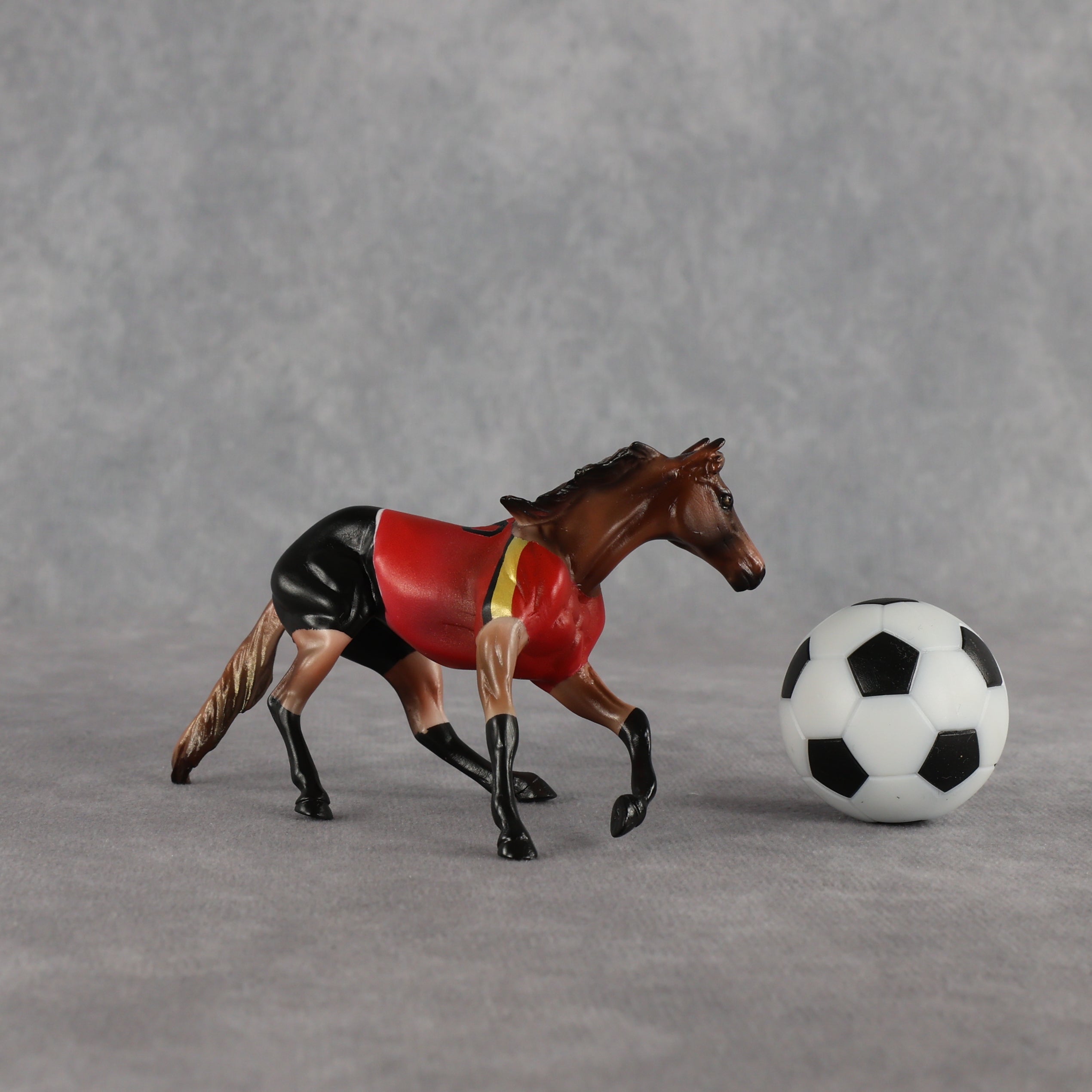 Belgium OOAK Chip Cutting Horse by Enrique Duarte SCD26