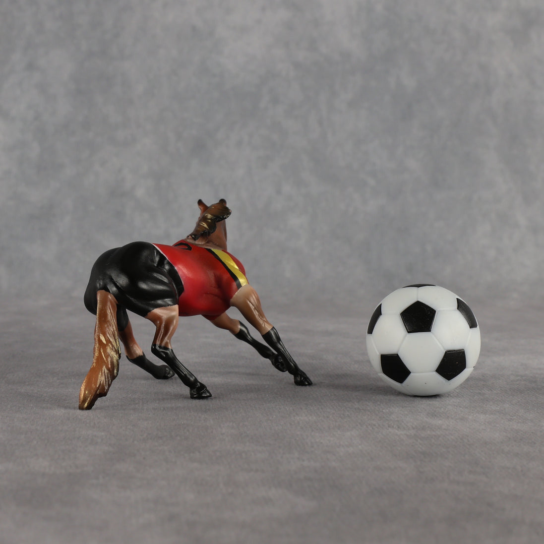 Belgium OOAK Chip Cutting Horse by Enrique Duarte SCD26