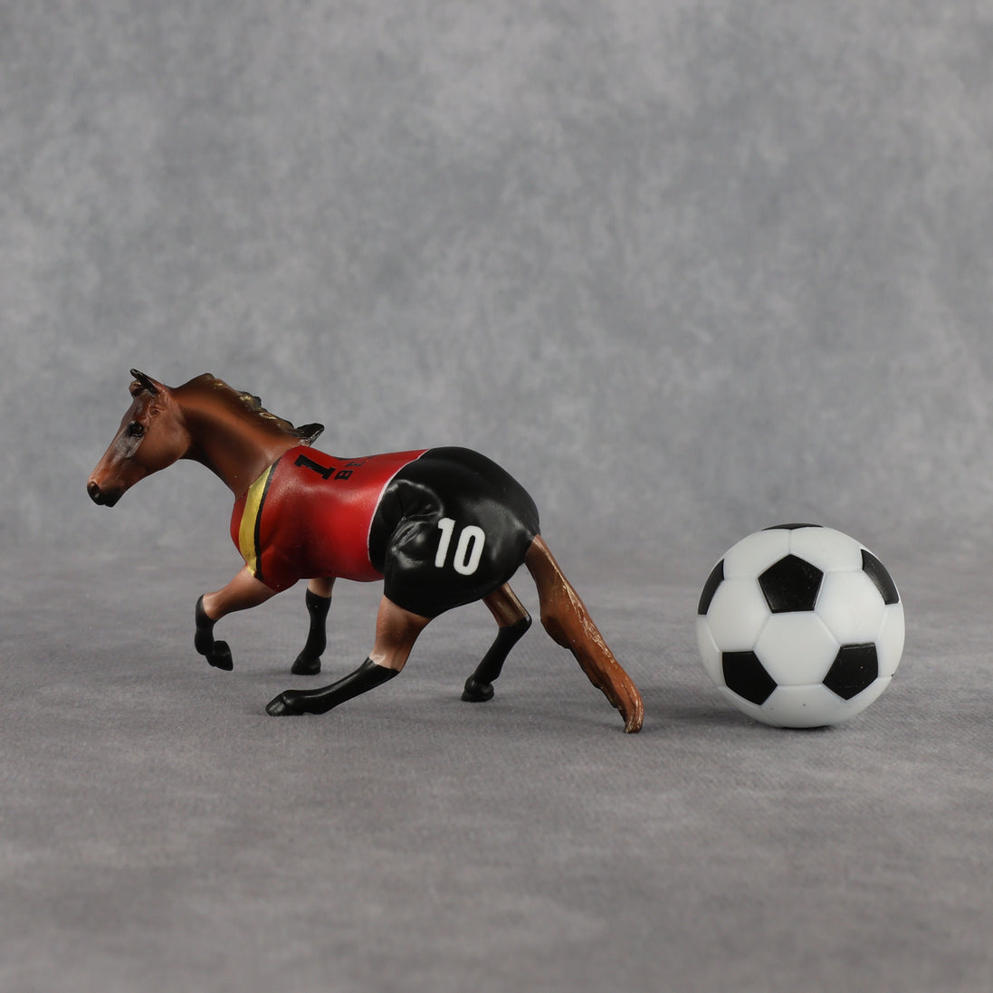 Belgium OOAK Chip Cutting Horse by Enrique Duarte SCD26