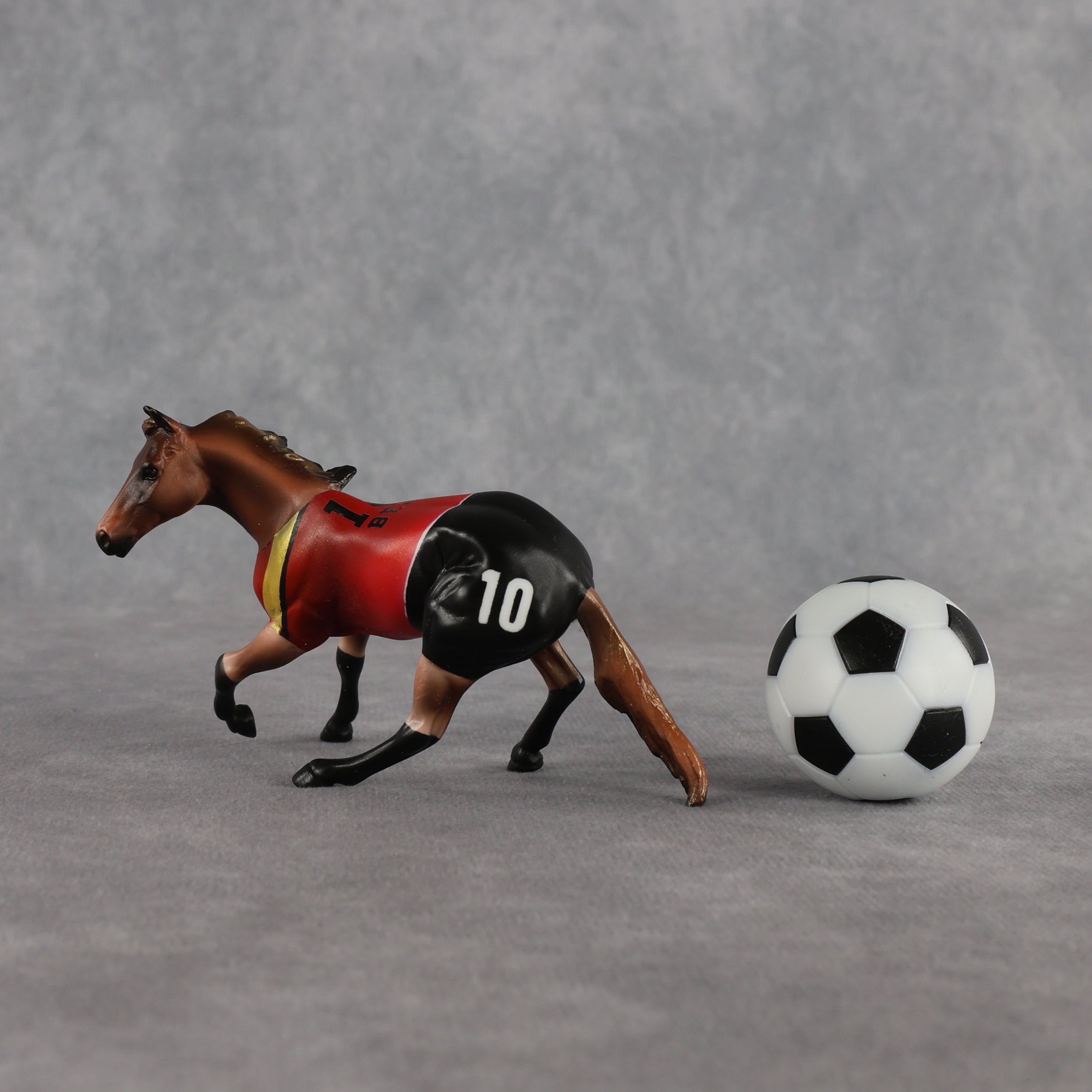 Belgium OOAK Chip Cutting Horse by Enrique Duarte SCD26