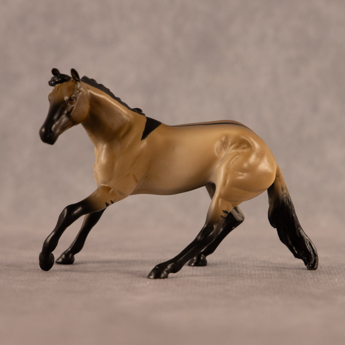 Come Un-Dun OOAK Chip Cutting Horse by Anna Rieck EQ26