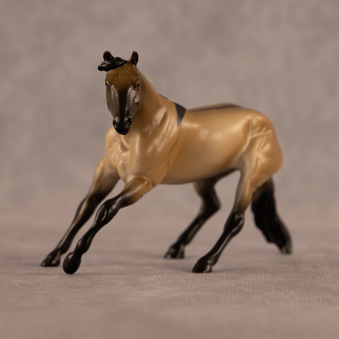 Come Un-Dun OOAK Chip Cutting Horse by Anna Rieck EQ26