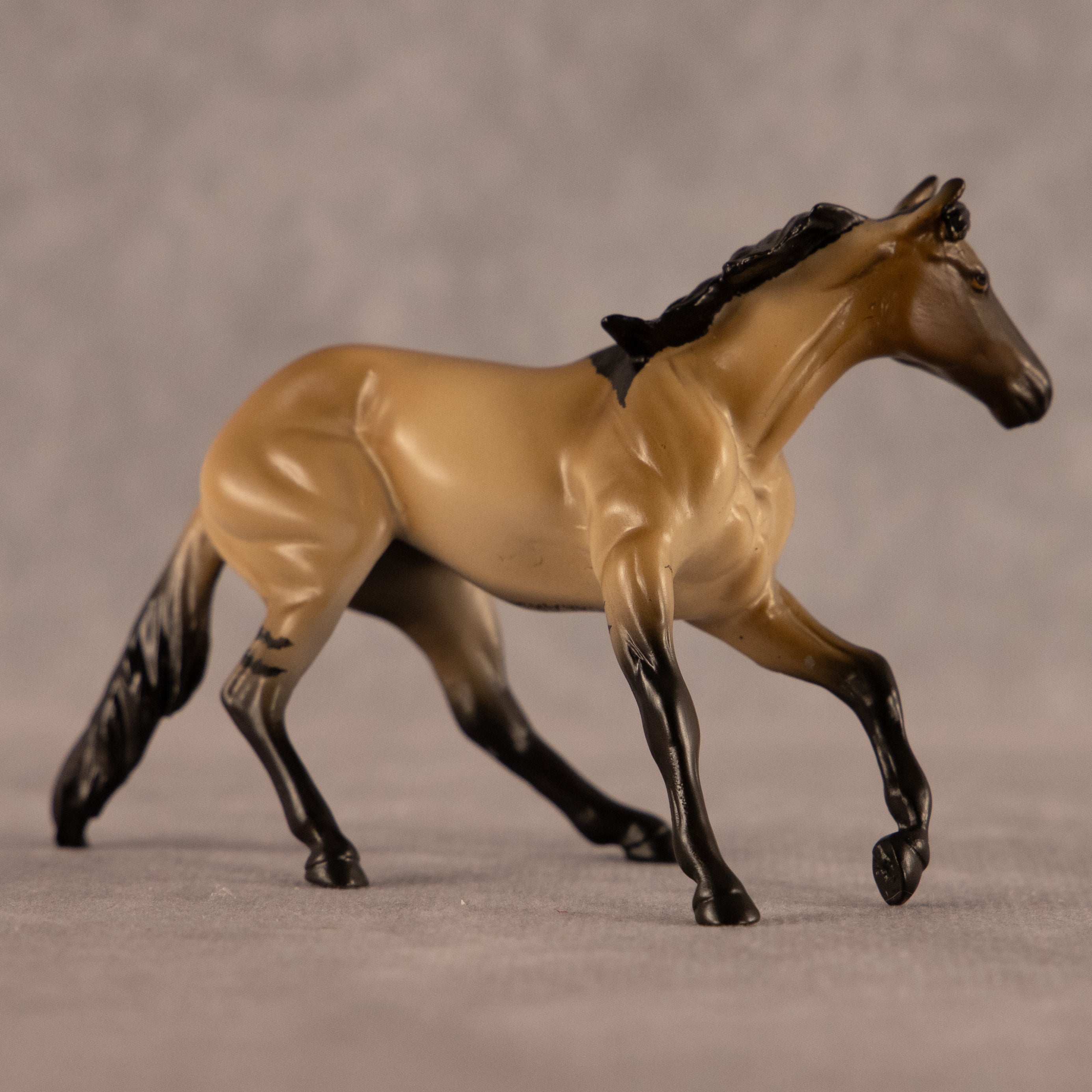 Come Un-Dun OOAK Chip Cutting Horse by Anna Rieck EQ26