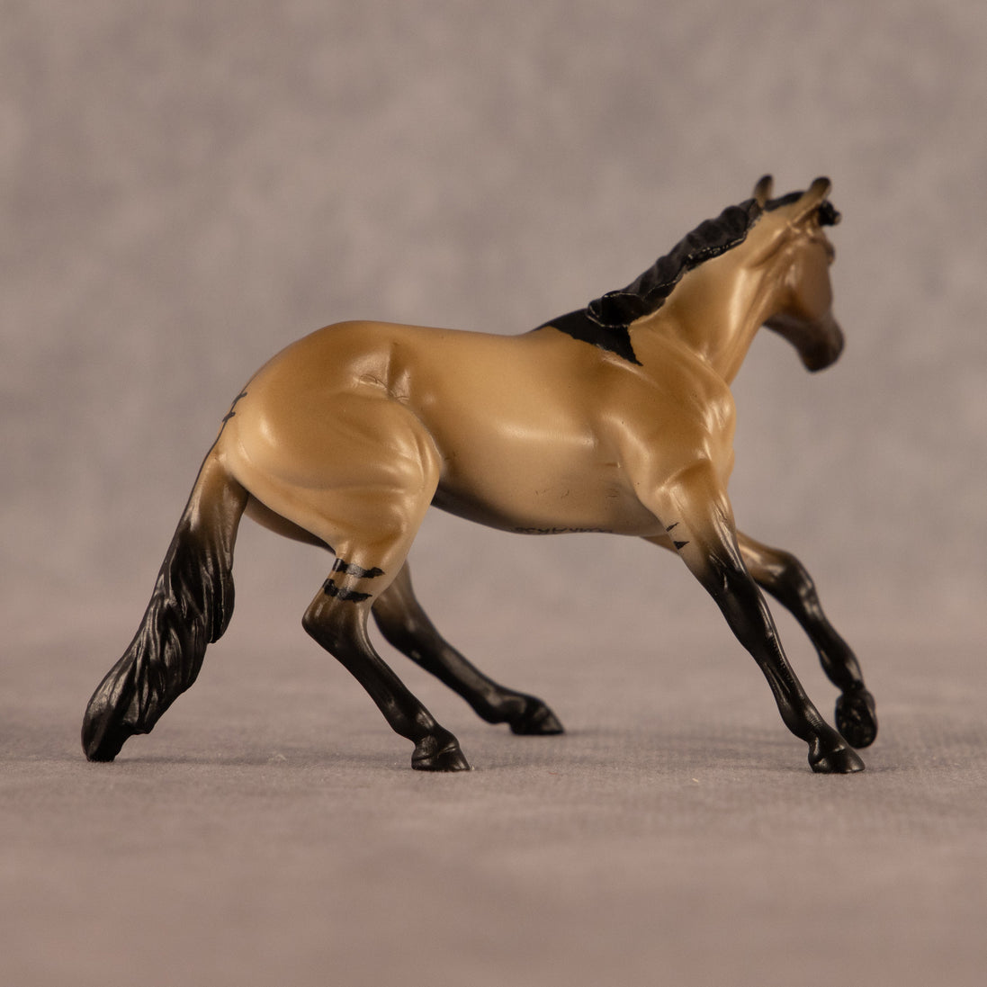 Come Un-Dun OOAK Chip Cutting Horse by Anna Rieck EQ26