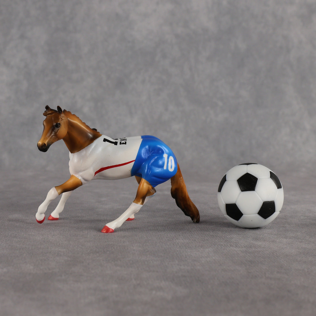 England OOAK Chip Cutting Horse by Enrique Duarte SCD26