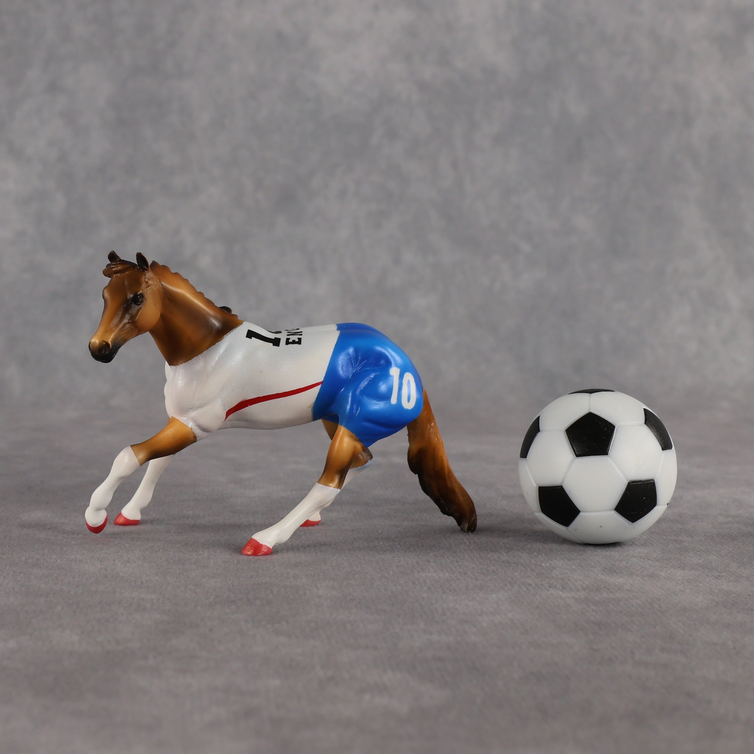 England OOAK Chip Cutting Horse by Enrique Duarte SCD26