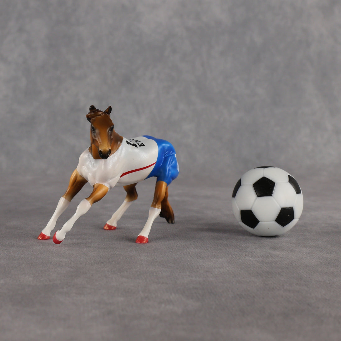 England OOAK Chip Cutting Horse by Enrique Duarte SCD26