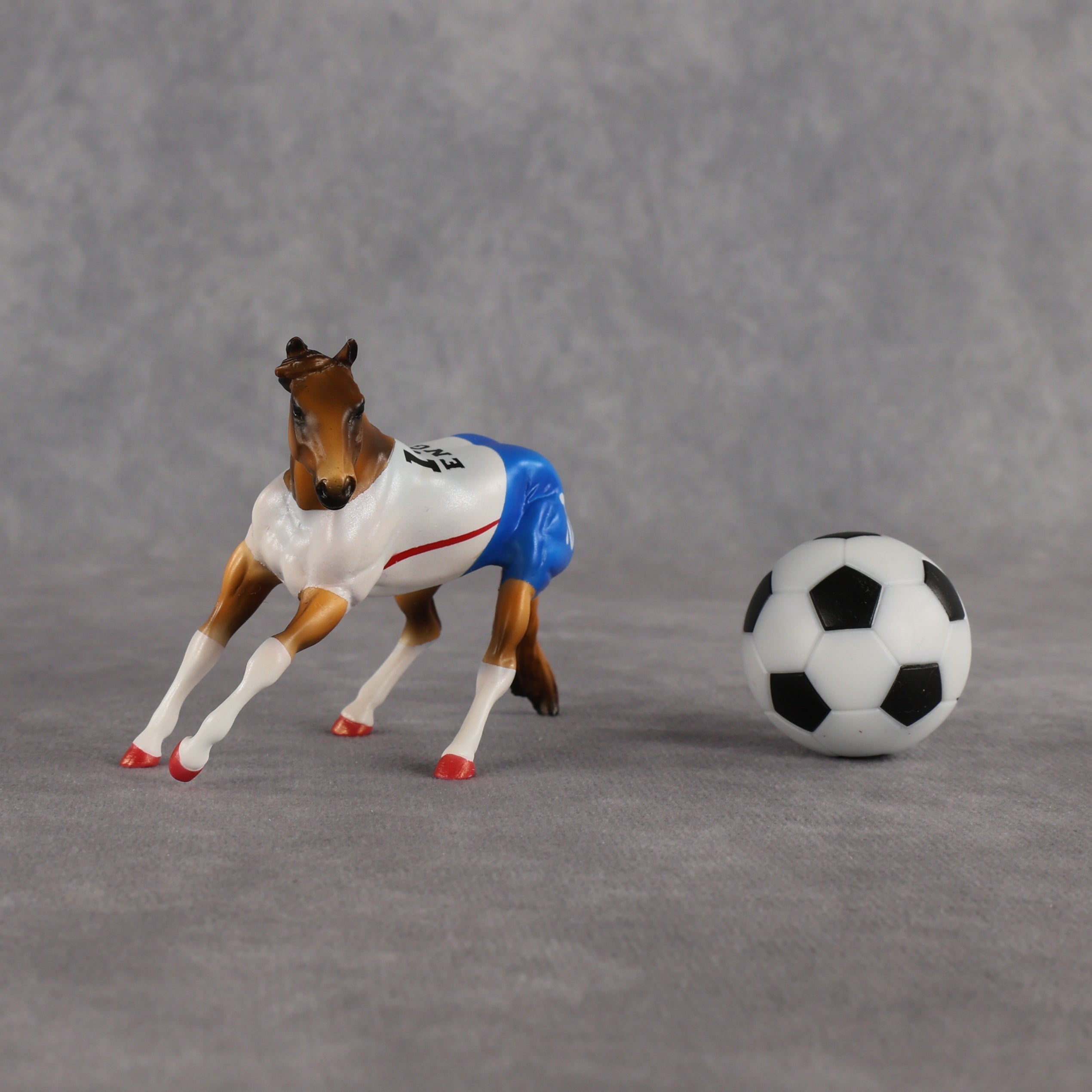 England OOAK Chip Cutting Horse by Enrique Duarte SCD26