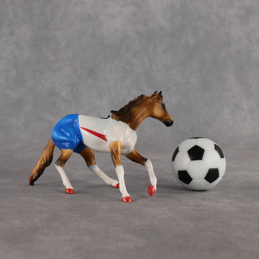 England OOAK Chip Cutting Horse by Enrique Duarte SCD26