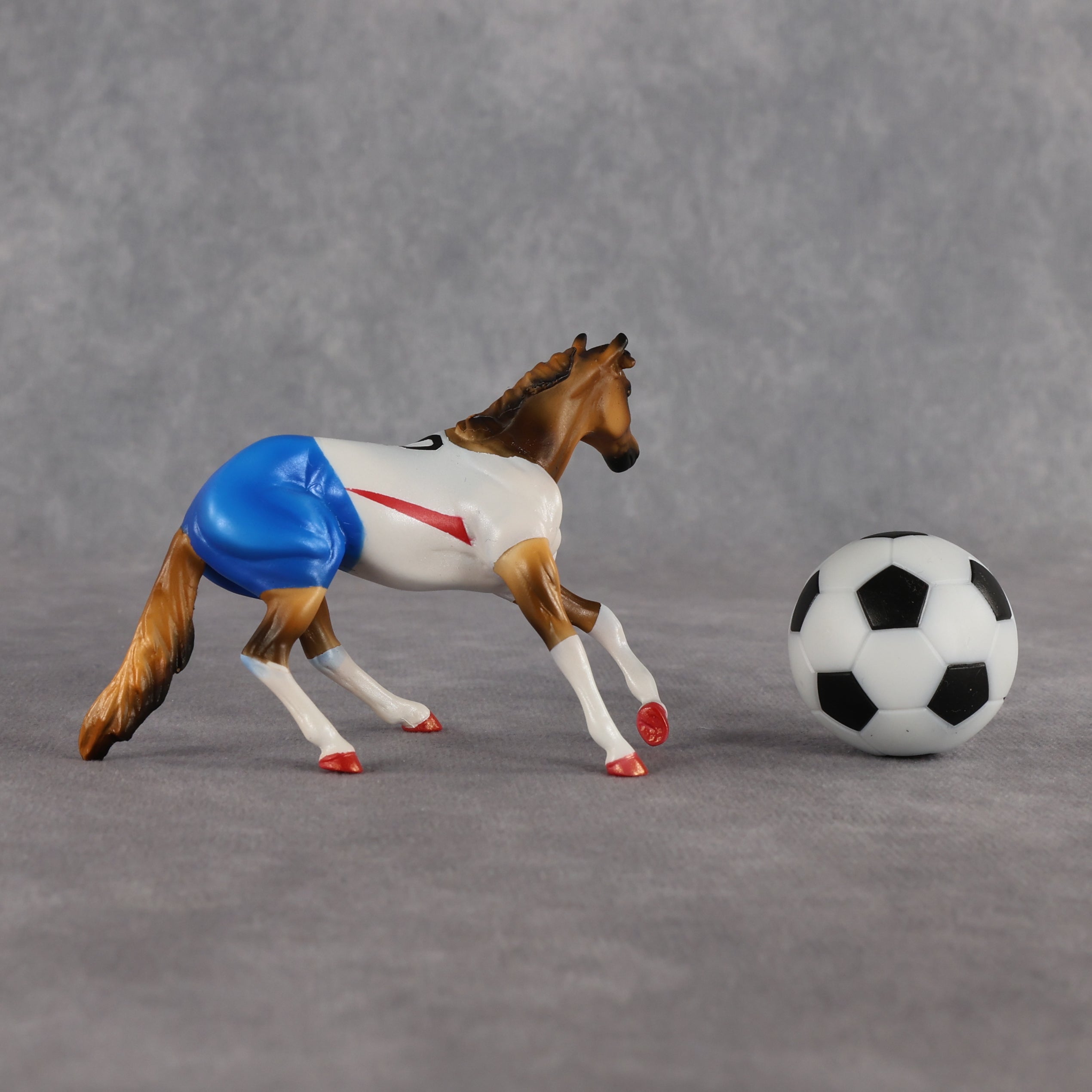 England OOAK Chip Cutting Horse by Enrique Duarte SCD26