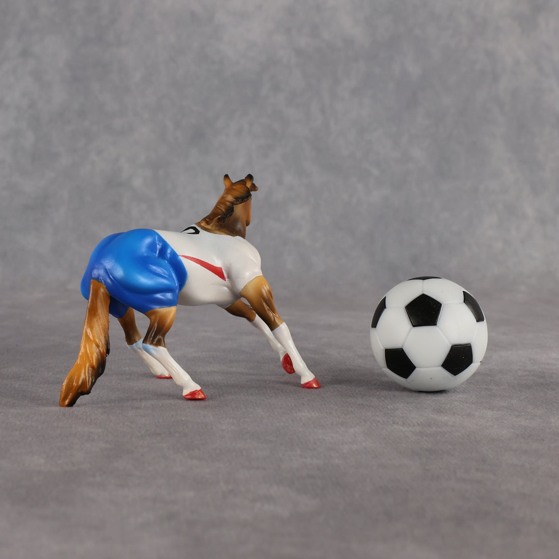 England OOAK Chip Cutting Horse by Enrique Duarte SCD26