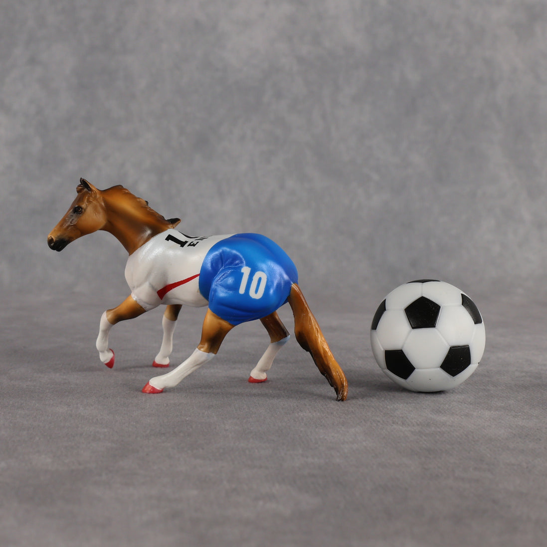 England OOAK Chip Cutting Horse by Enrique Duarte SCD26