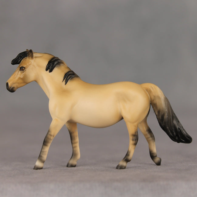 Fuji OOAK Chip Pony by Ellen Robbins VV26