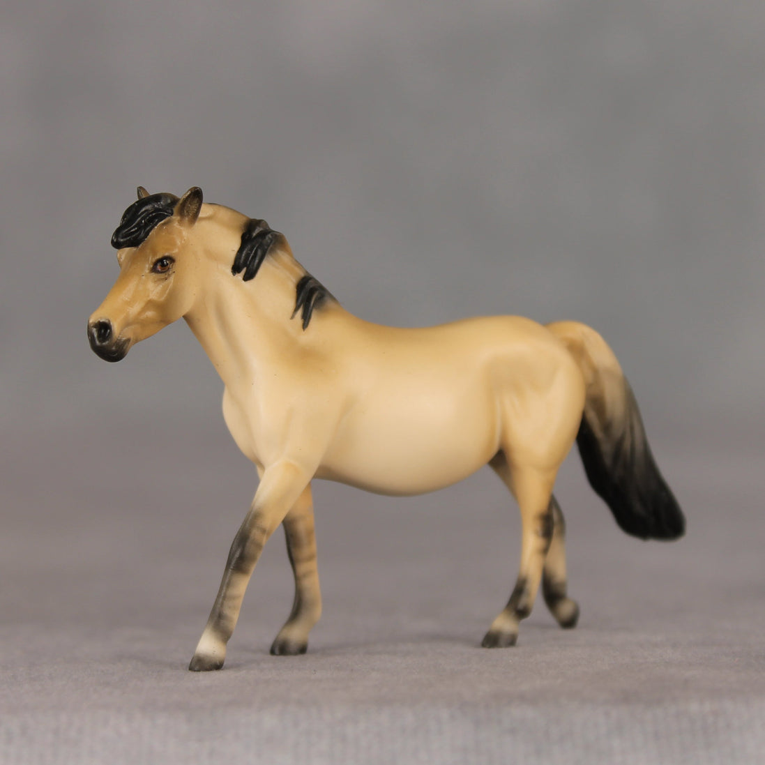 Fuji OOAK Chip Pony by Ellen Robbins VV26
