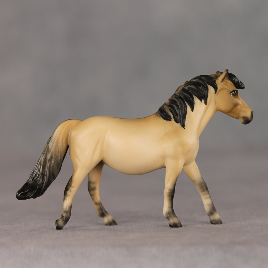 Fuji OOAK Chip Pony by Ellen Robbins VV26