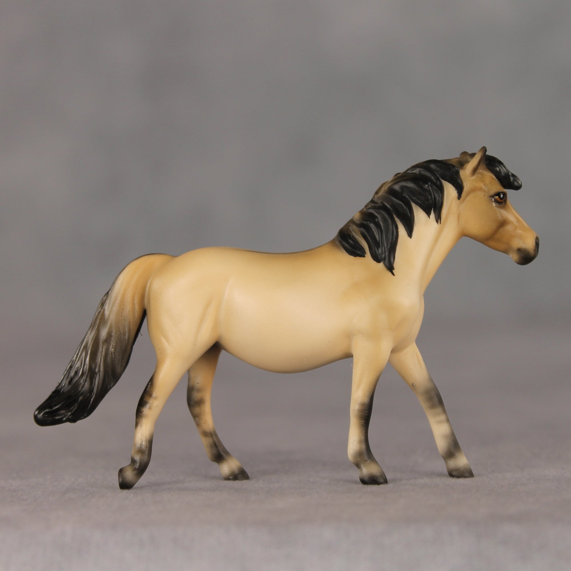 Fuji OOAK Chip Pony by Ellen Robbins VV26