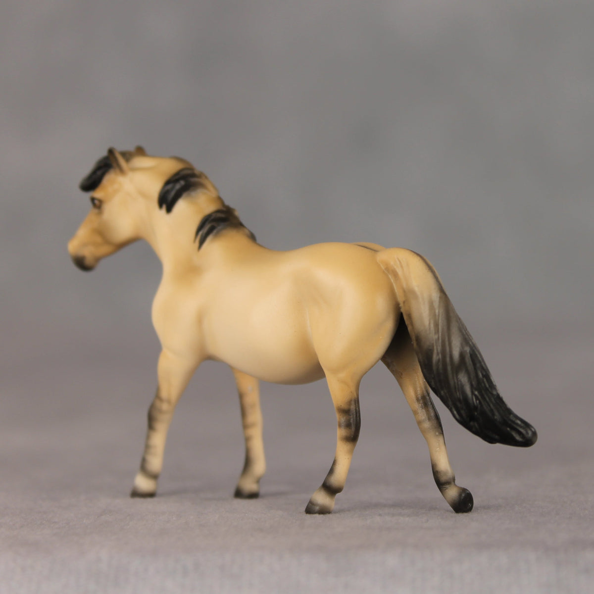 Fuji OOAK Chip Pony by Ellen Robbins VV26