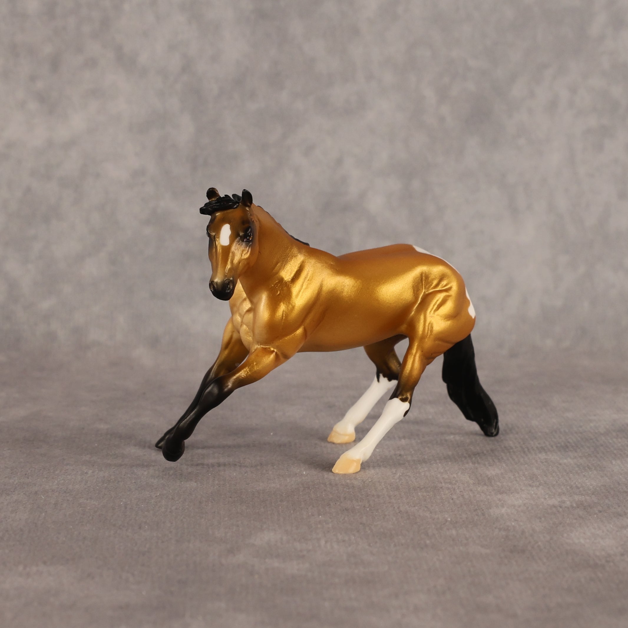 Future Pathway OOAK Chip Cutting Horse by Alex Fortman EQ26