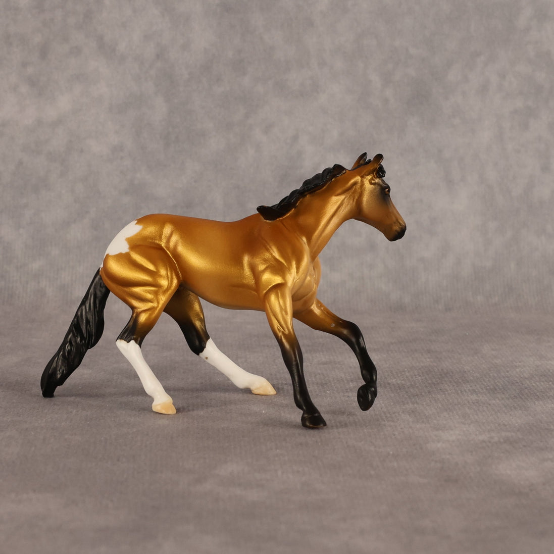 Future Pathway OOAK Chip Cutting Horse by Alex Fortman EQ26
