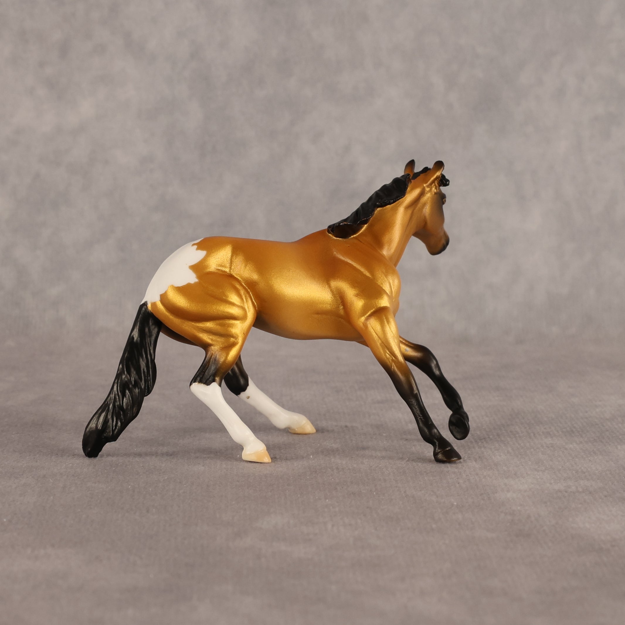 Future Pathway OOAK Chip Cutting Horse by Alex Fortman EQ26