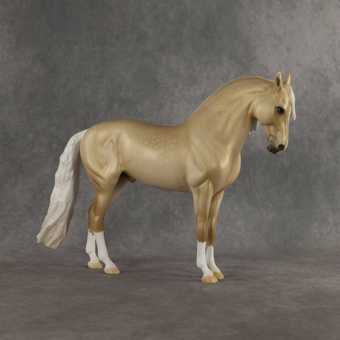 Glittering Gold Prize Model LE-10 FCM Andalusian by Ellen Robbins SHCF26