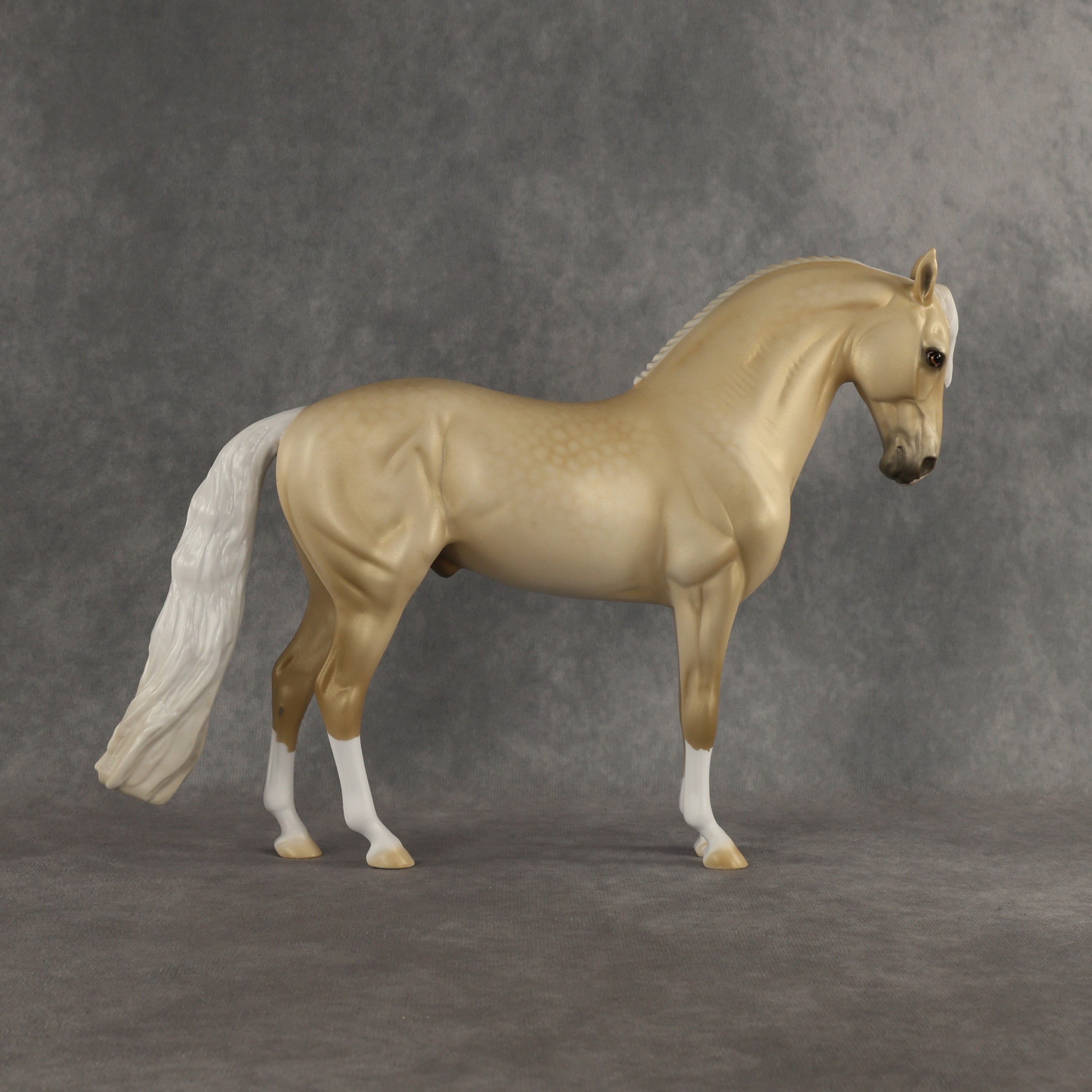 Glittering Gold Prize Model LE-10 FCM Andalusian by Ellen Robbins SHCF26