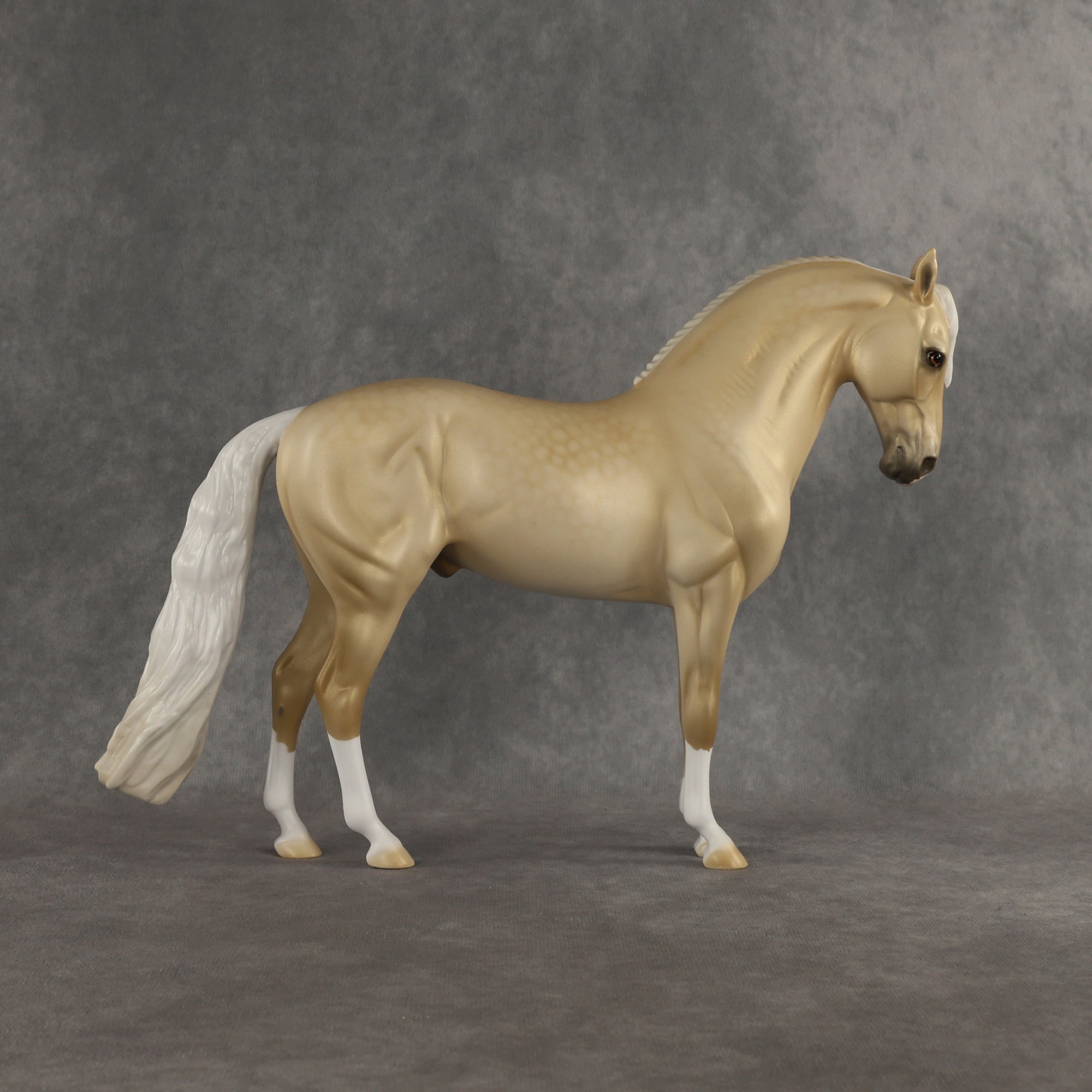 Glittering Gold Prize Model LE-10 FCM Andalusian by Ellen Robbins SHCF26