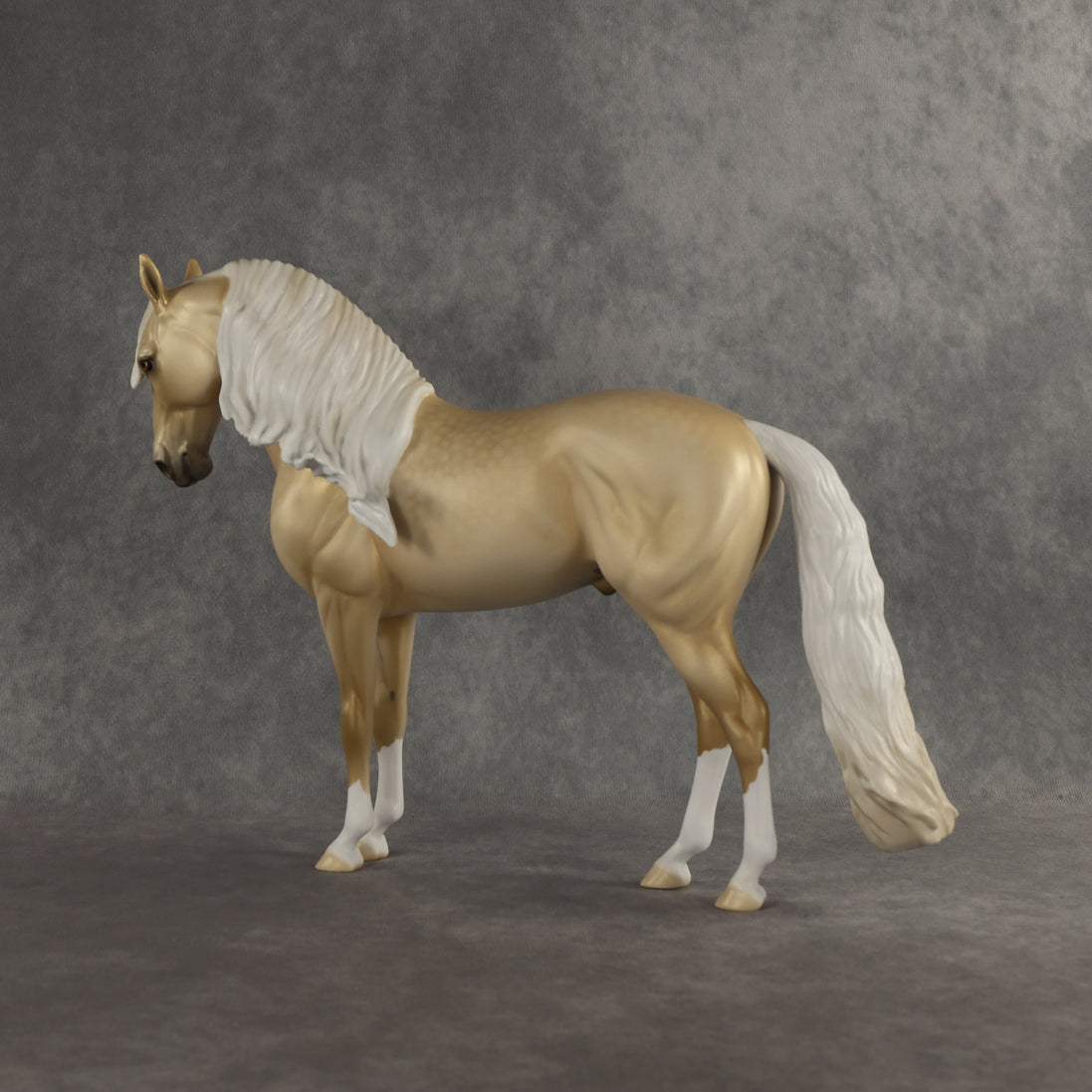 Glittering Gold Prize Model LE-10 FCM Andalusian by Ellen Robbins SHCF26