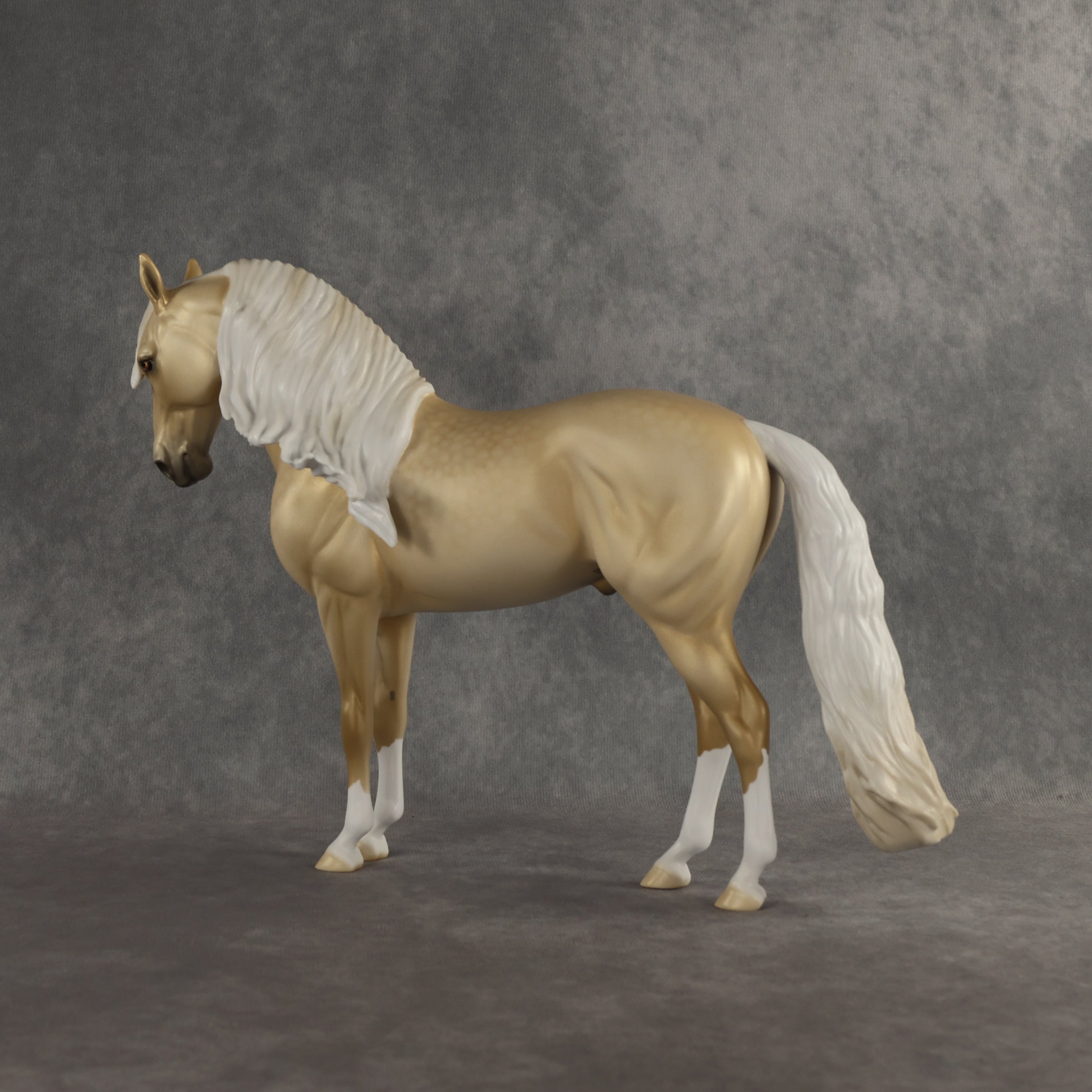 Glittering Gold Prize Model LE-10 FCM Andalusian by Ellen Robbins SHCF26