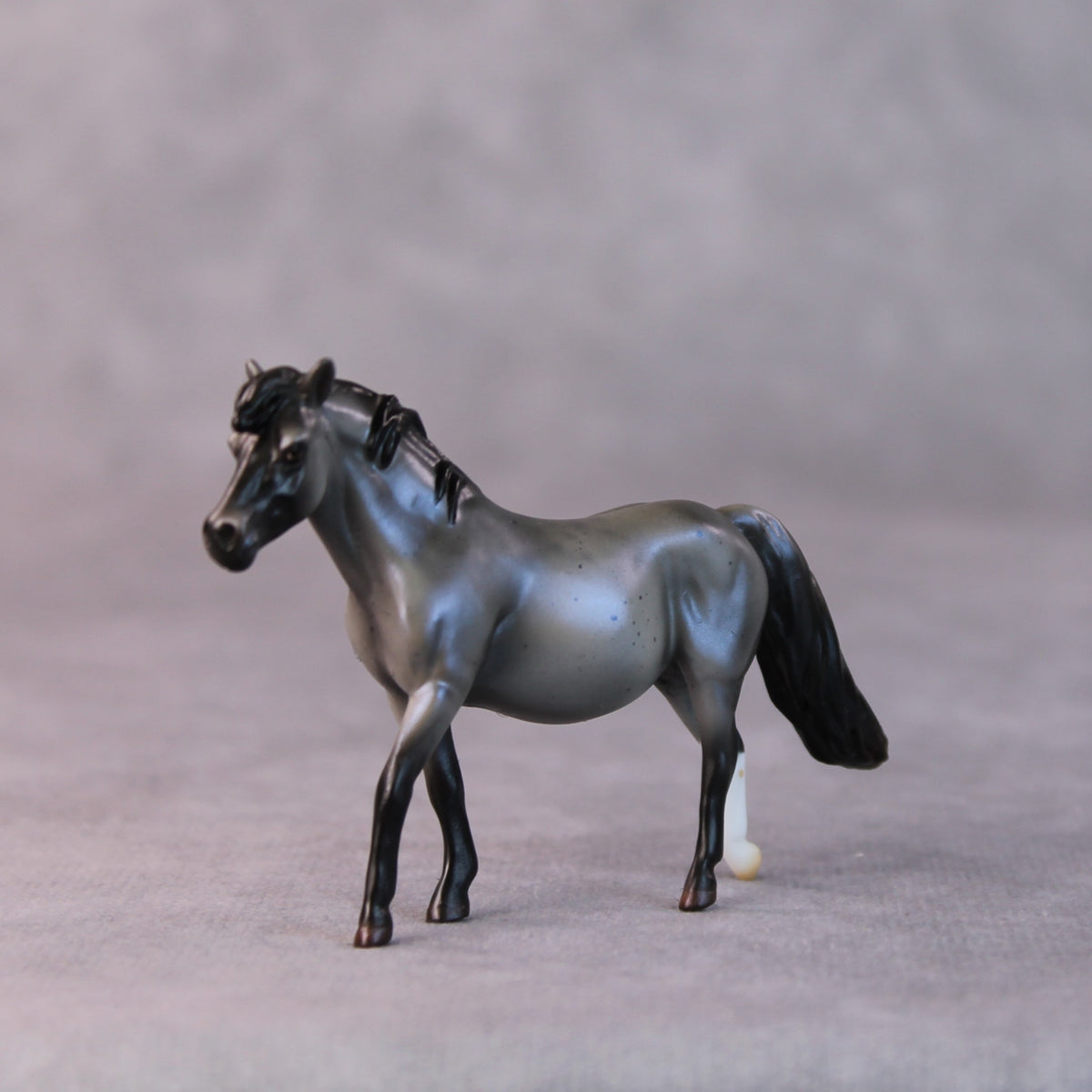 Salad LE-5 Reverse Dapple Pearl Blue Roan Pony Chip By Ellen Robbins HS24