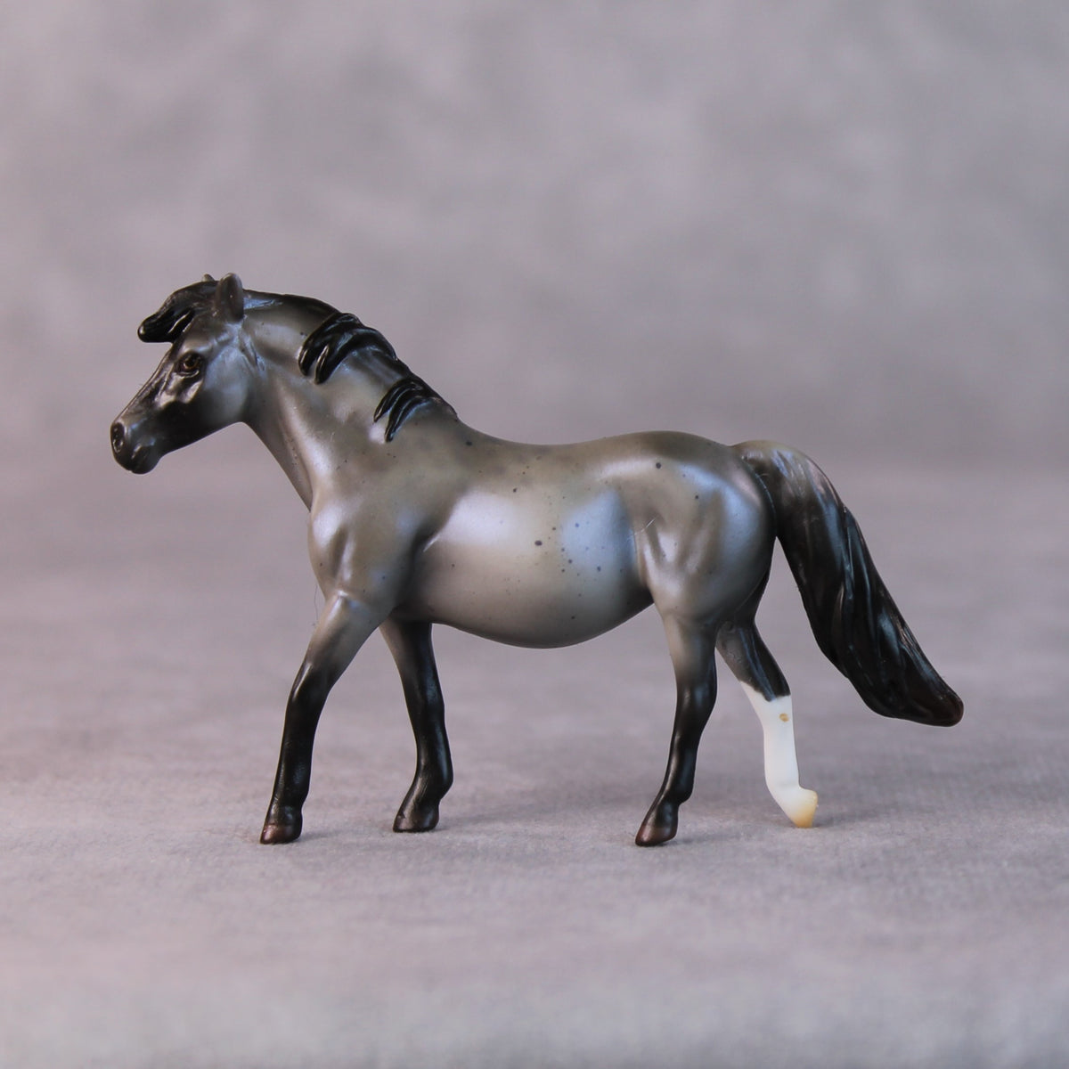 Salad LE-5 Reverse Dapple Pearl Blue Roan Pony Chip By Ellen Robbins HS24