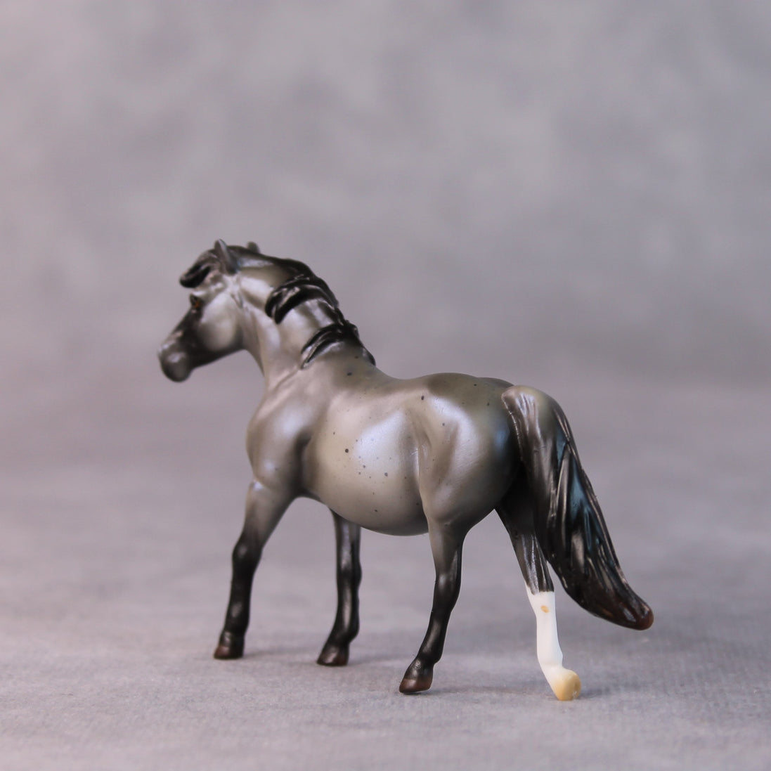 Salad LE-5 Reverse Dapple Pearl Blue Roan Pony Chip By Ellen Robbins HS24