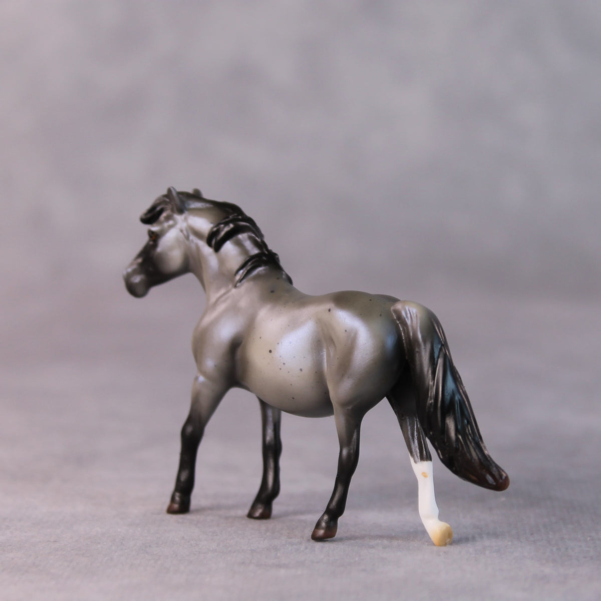 Salad LE-5 Reverse Dapple Pearl Blue Roan Pony Chip By Ellen Robbins HS24
