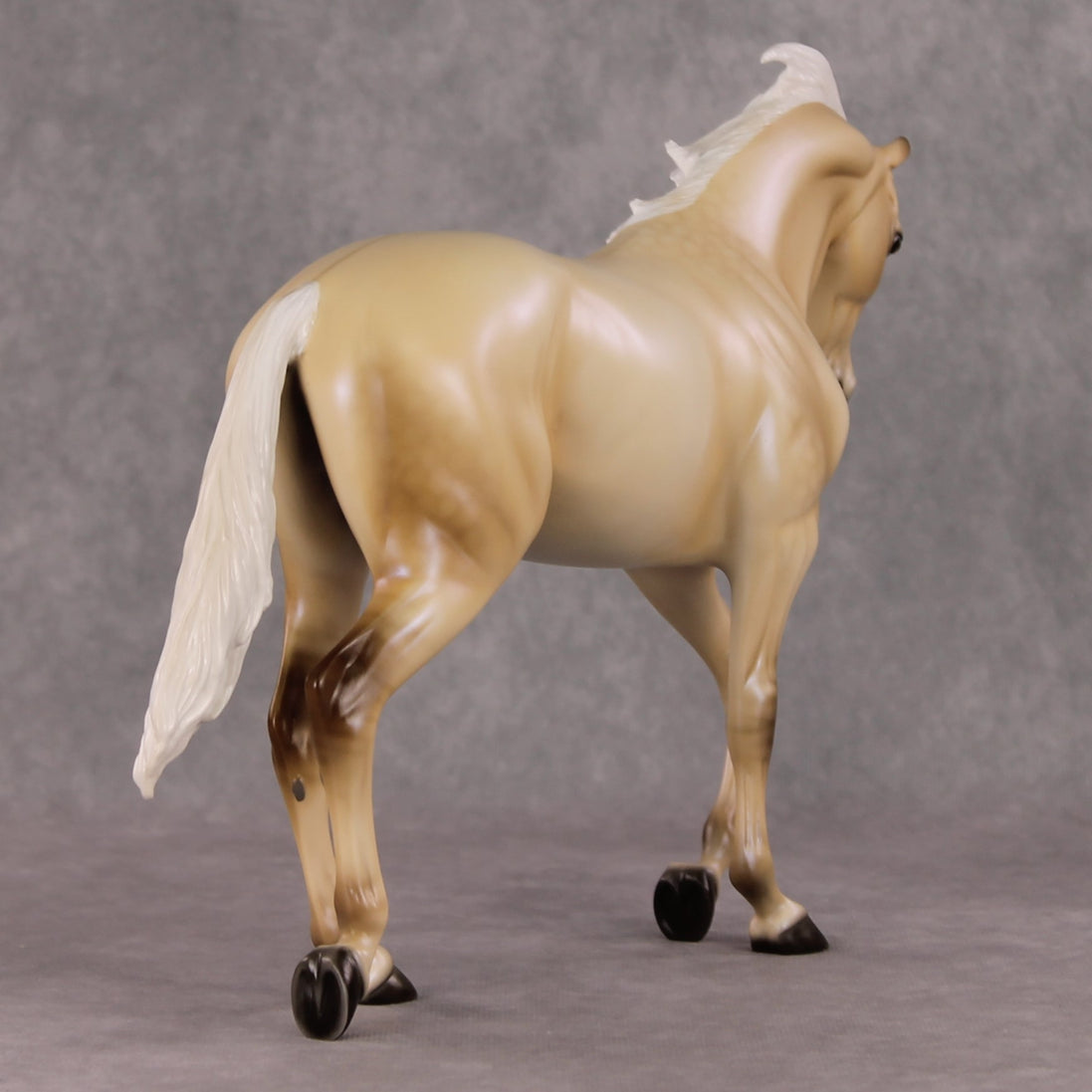 Frozen Sands OOAK Dappled Dunalino Thoroughbred By Ellen Robbins HS24