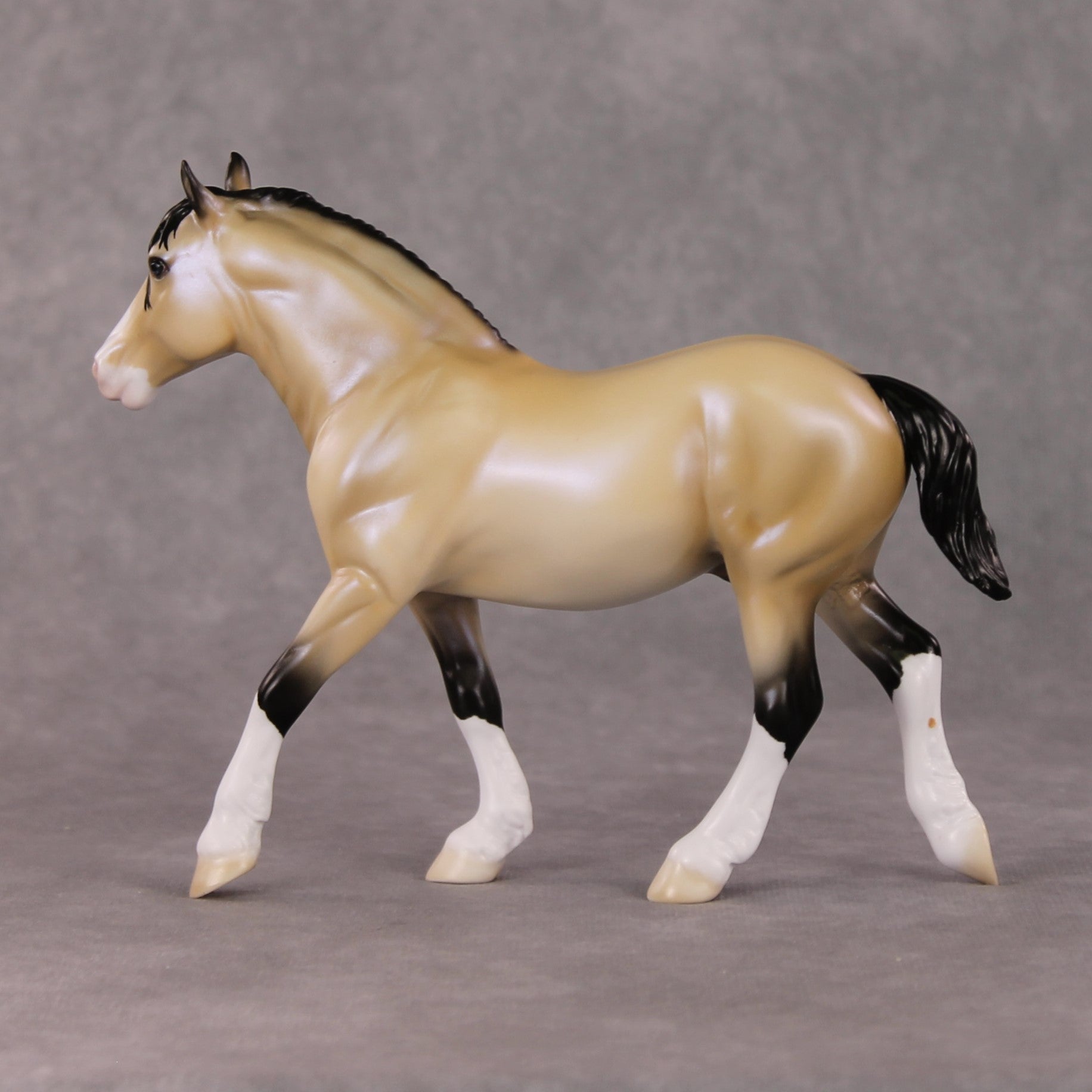 Hat Hair OOAK Buckskin with Blue Interference Pebble Draft By Ellen Robbins HS24